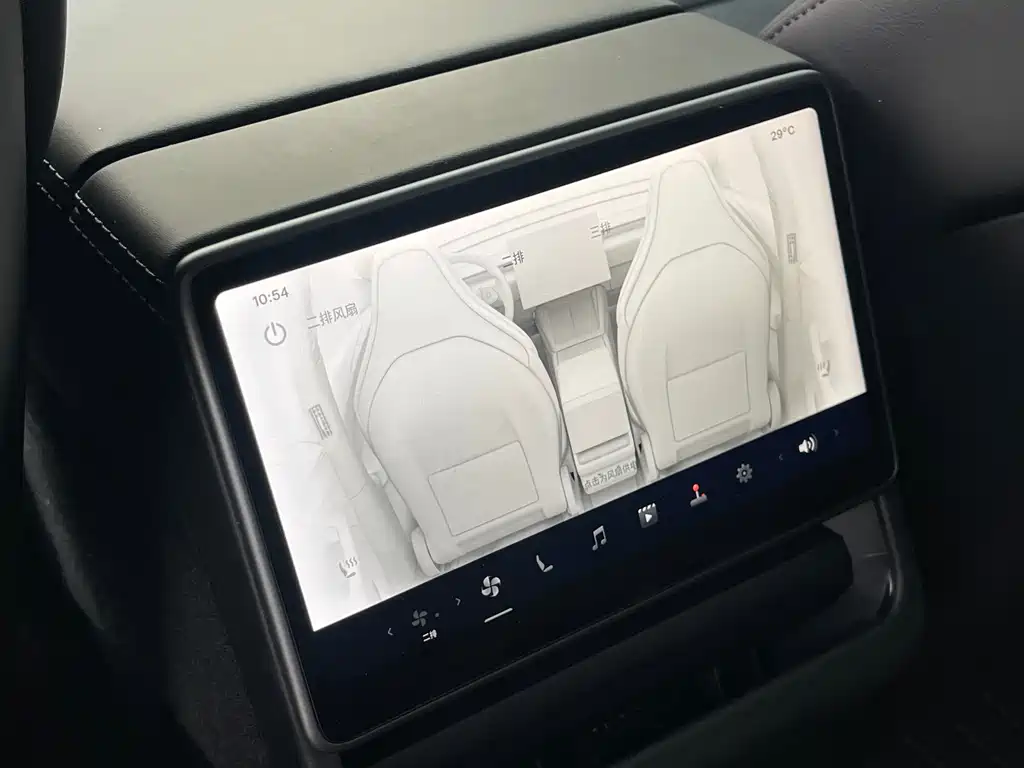 Tesla Model Y L 2025 — фото 9