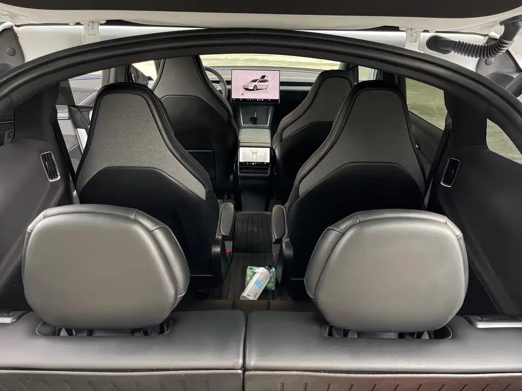 Tesla Model Y L 2025 — фото 13