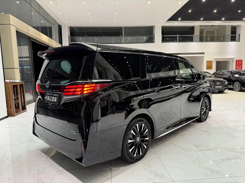 Toyota Alphard 2025 — фото 15