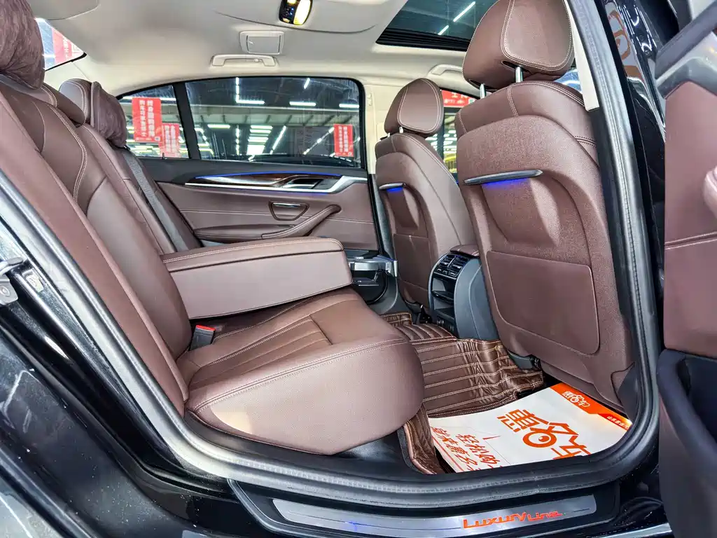 BMW 5 Series 2019 — фото 14