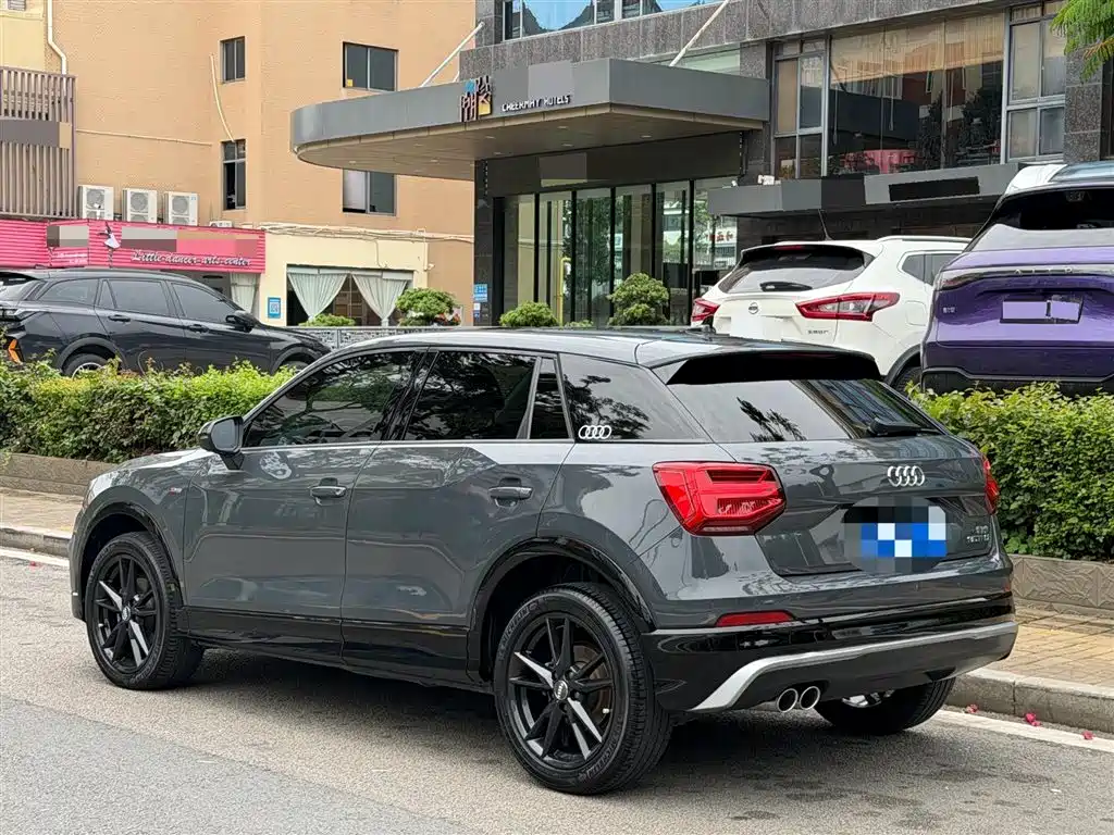 Audi Q2L 2020 — фото 11