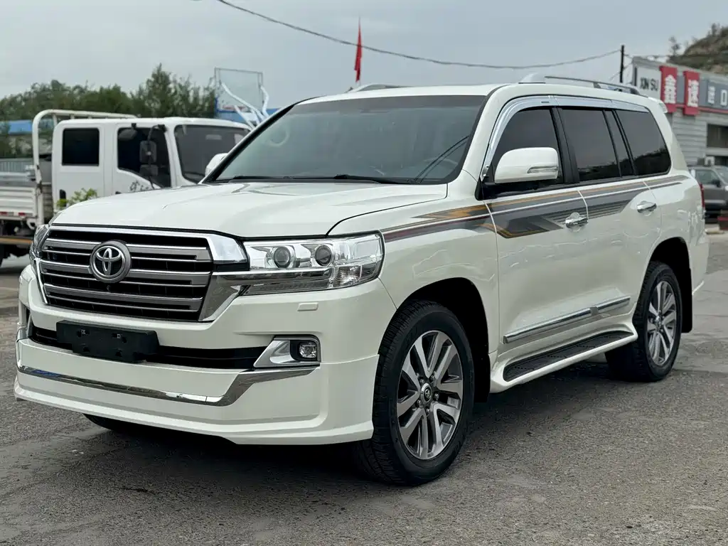 Toyota Land Cruiser 2018 — фото 1