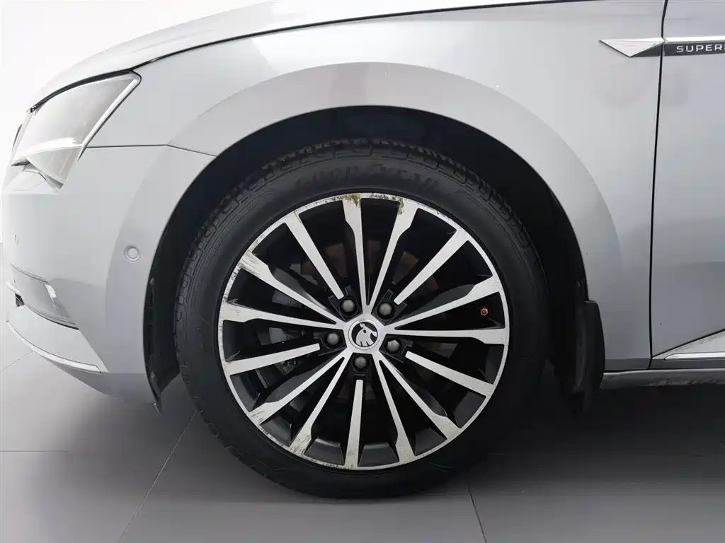 Skoda Superb 2015 — фото 17