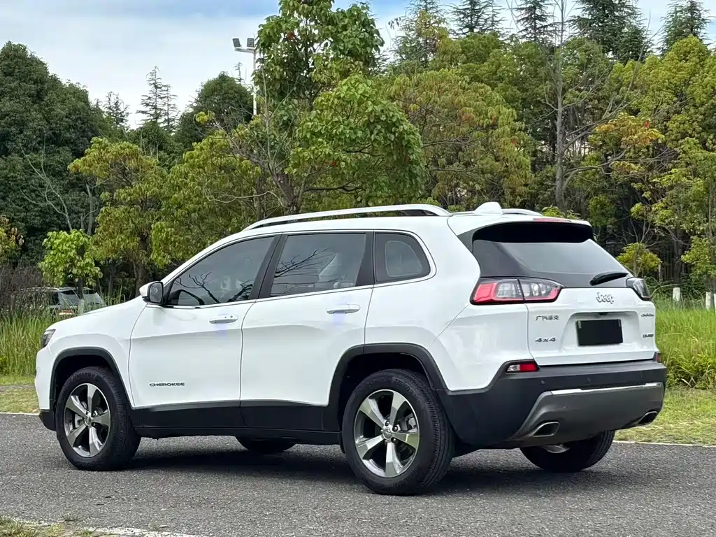 Jeep Cherokee 2019 — фото 6