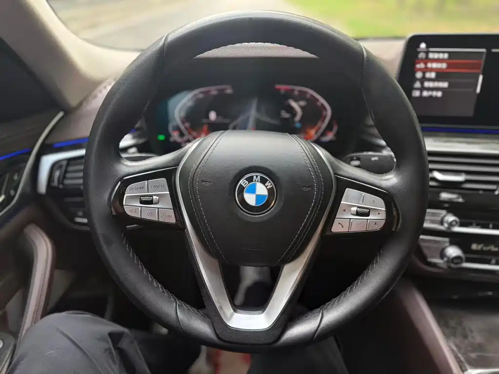 BMW 5 Series 2022 — фото 10