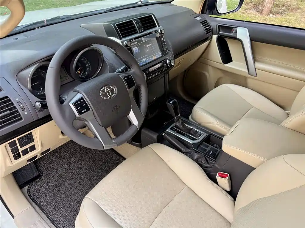 Toyota Prado 2015 — фото 7