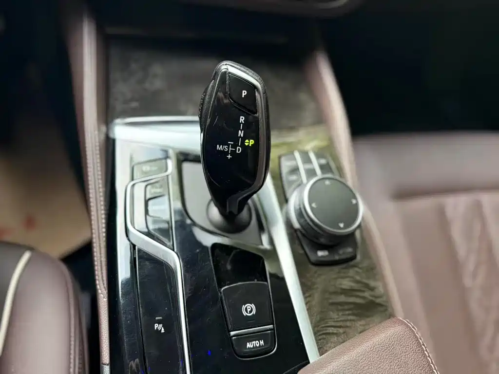 BMW 5 Series 2022 — фото 11