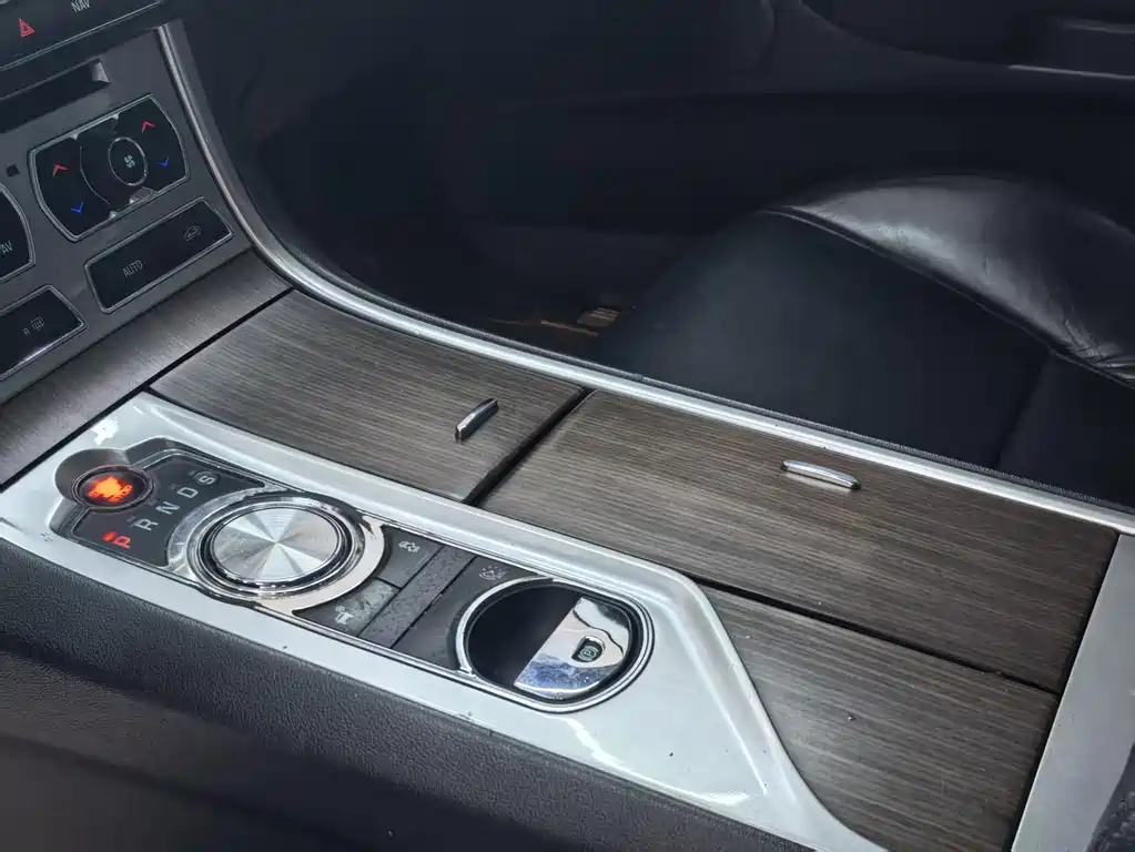 Jaguar XF 2013 — фото 10