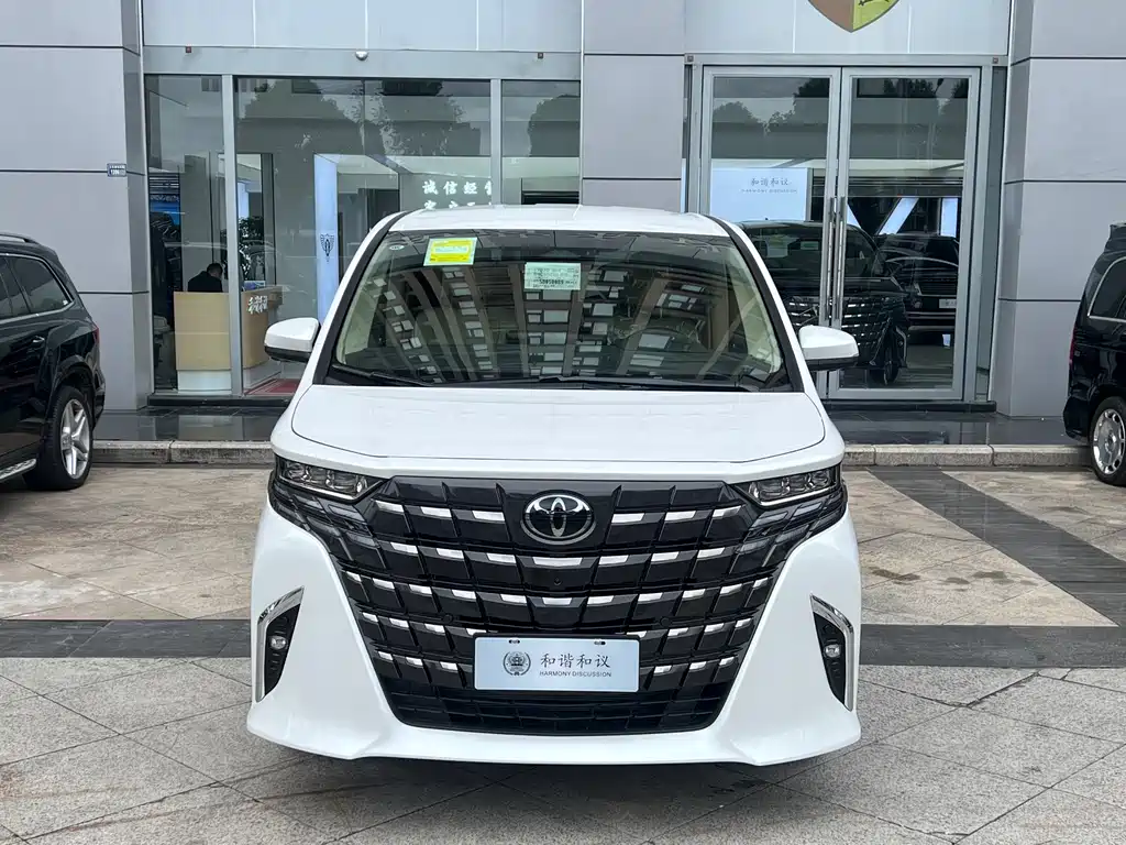 Toyota Alphard — фото 2