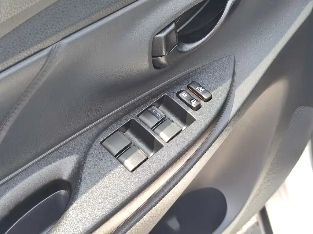 Toyota Yaris L 2021 — фото 15