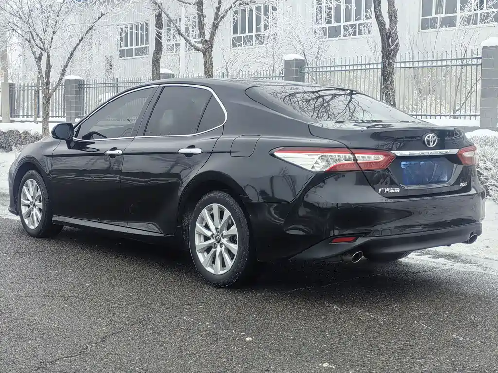 Toyota Camry 2019 — фото 7