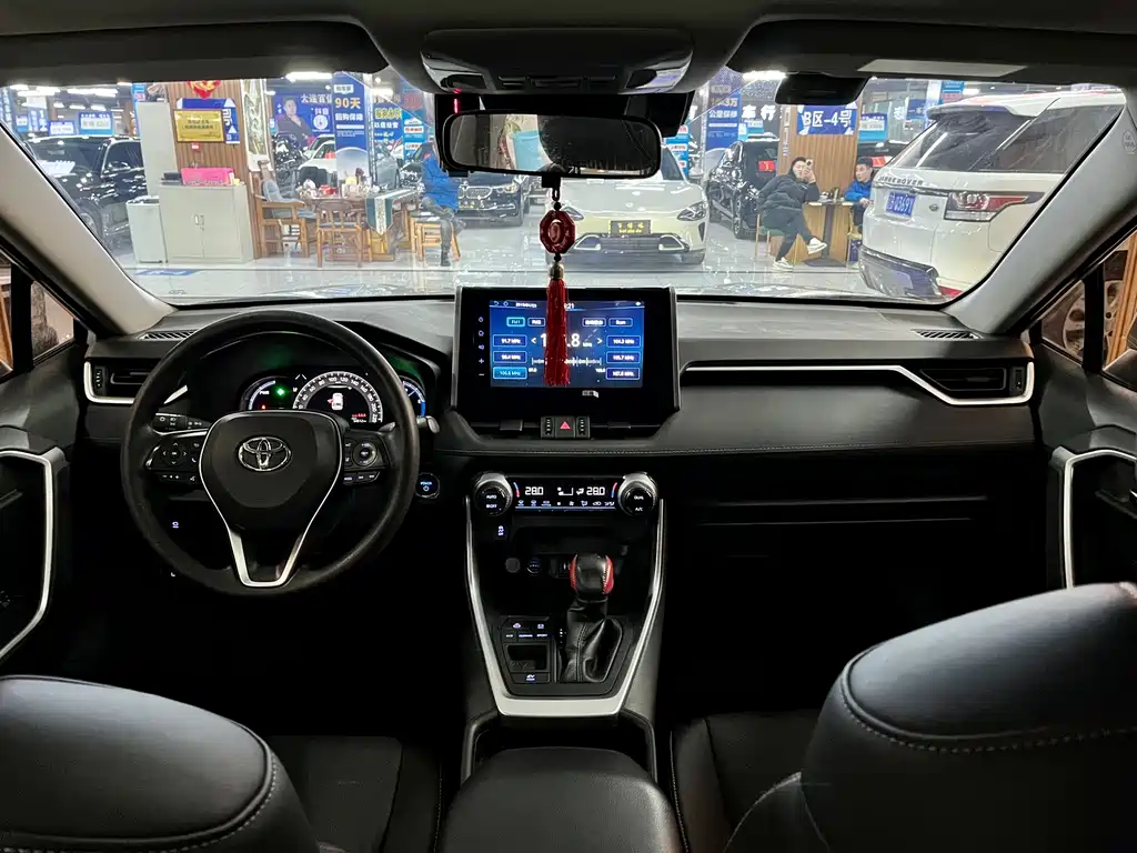 Toyota RAV4 2021 — фото 12