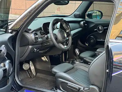 MINI MINI 2023