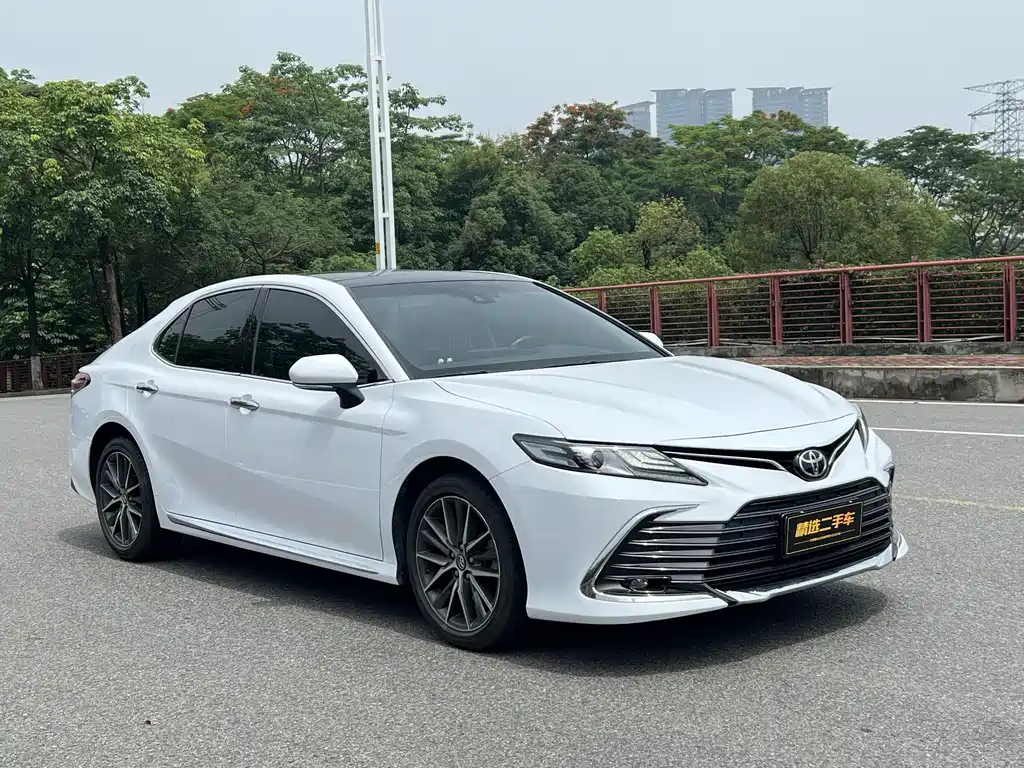 Toyota Camry 2023 — фото 3