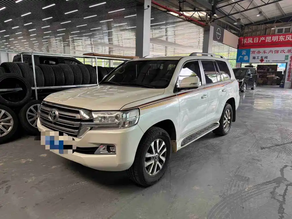 Toyota Land Cruiser 2017 — фото 1