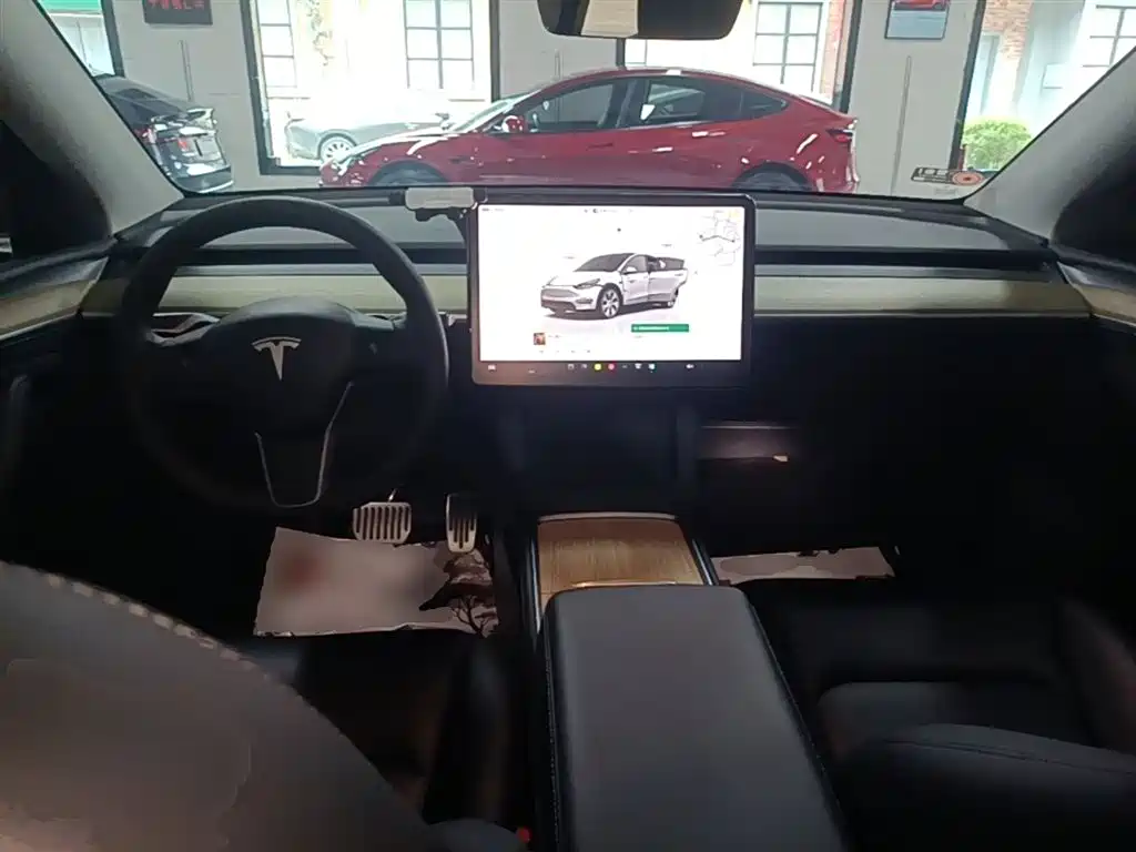 Tesla Model Y 2023 — фото 10