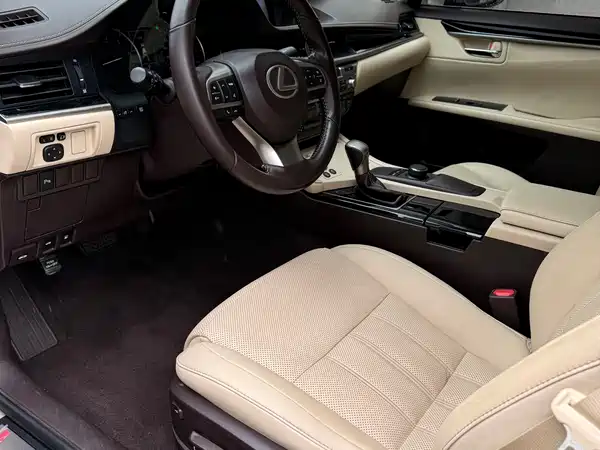 Lexus ES 2017