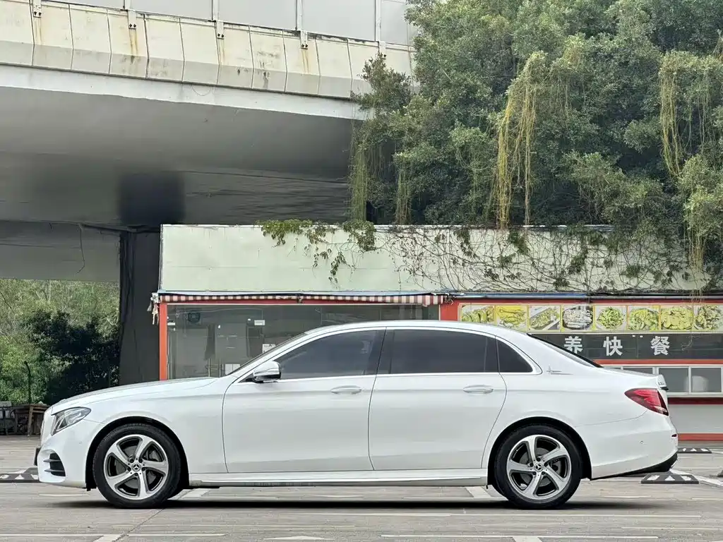 Mercedes-Benz E-Class 2017 — фото 16