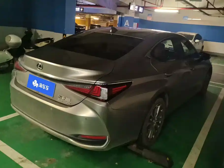 Lexus ES 2021
