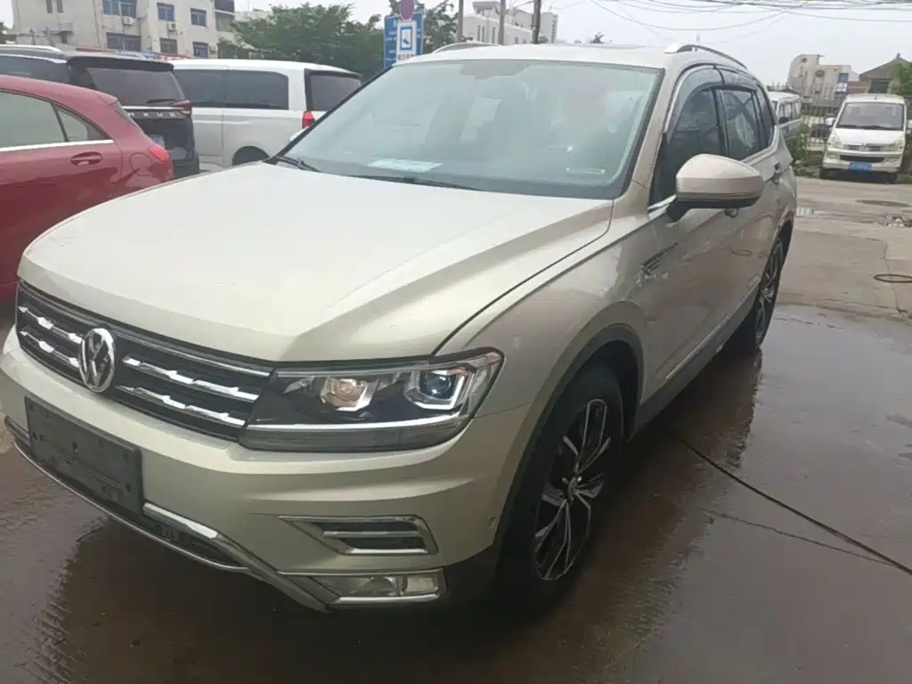 Volkswagen Tiguan L 2020 — фото 1