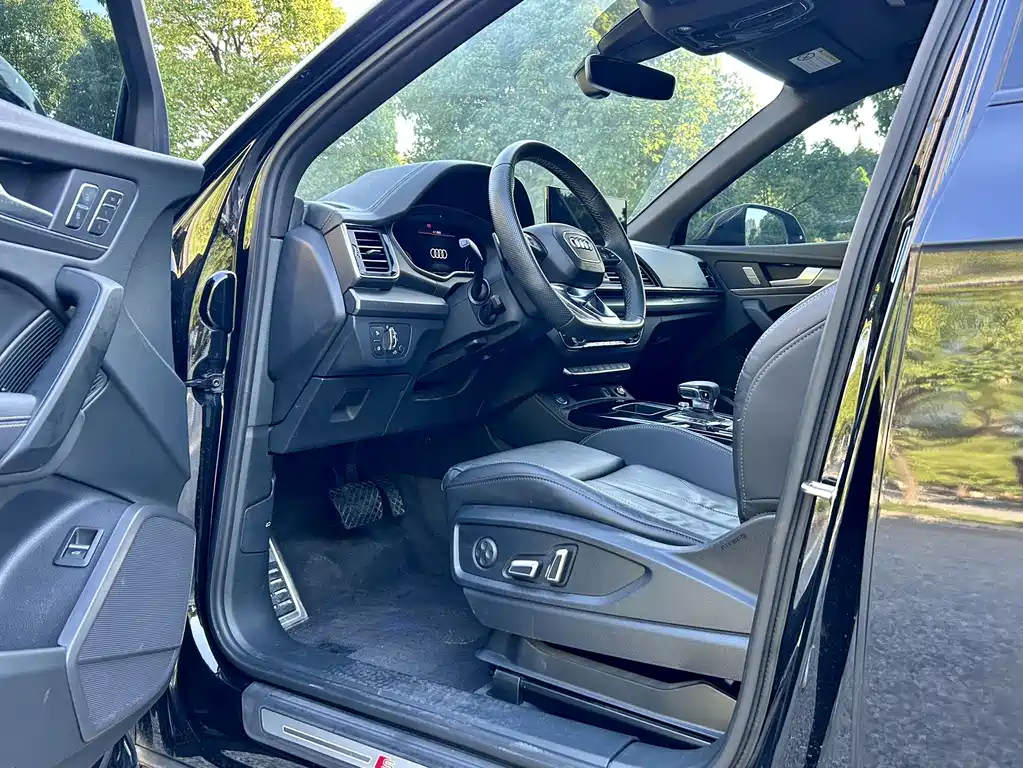 Audi Q5L 2024 — фото 11