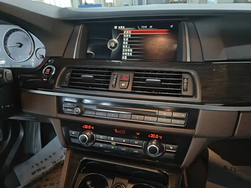 BMW 5 Series 2015 — фото 13