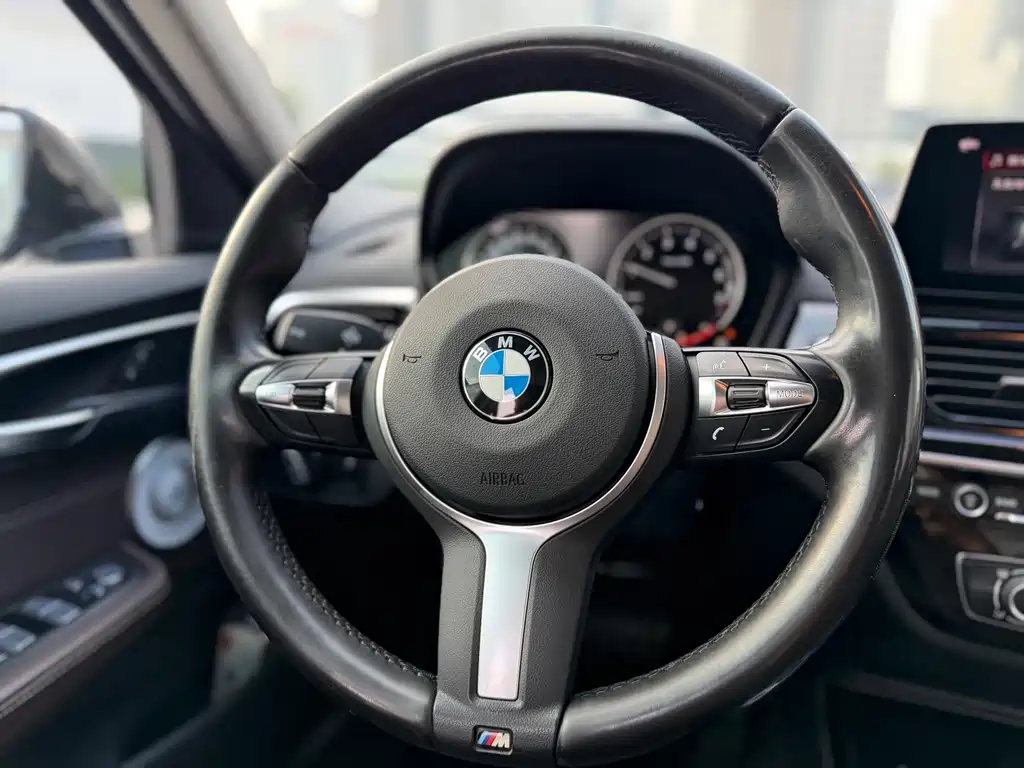 BMW 1 Series 2021 — фото 10