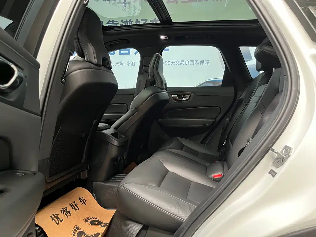 Volvo XC60 2020 — фото 12
