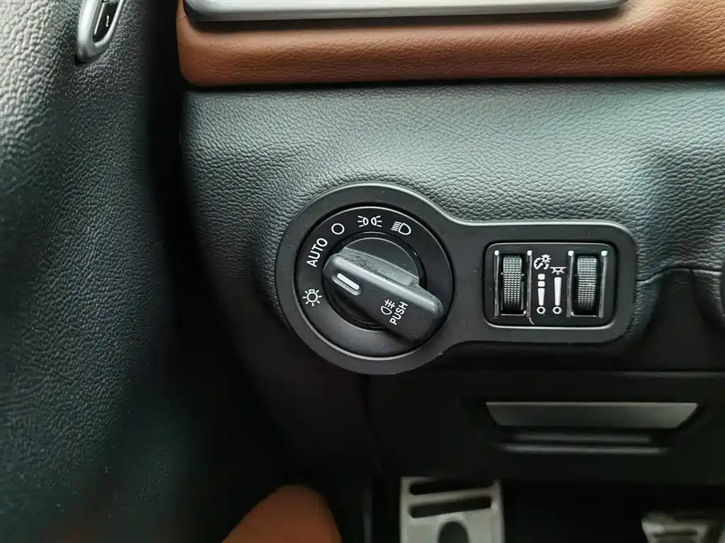 Maserati Ghibli 2014 — фото 21