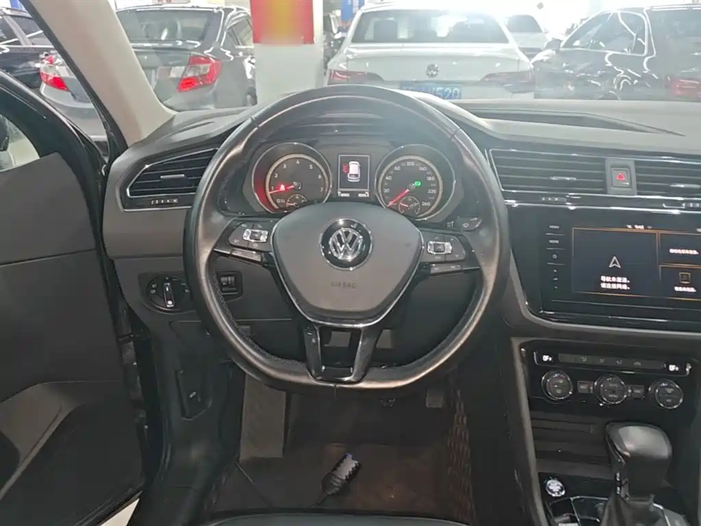 Volkswagen Tiguan L 2019 — фото 11
