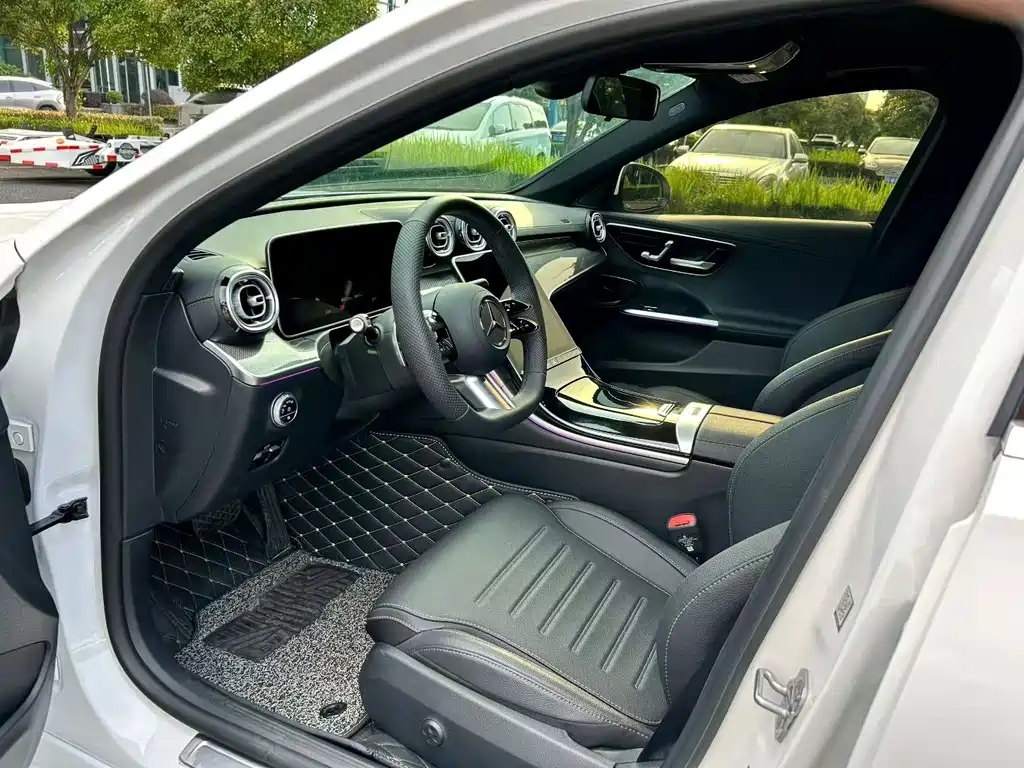 Mercedes-Benz C-Class 2025 — фото 3