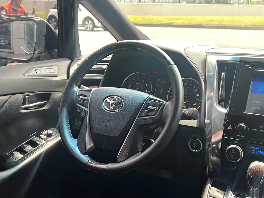 Toyota Alphard 2018 — фото 14