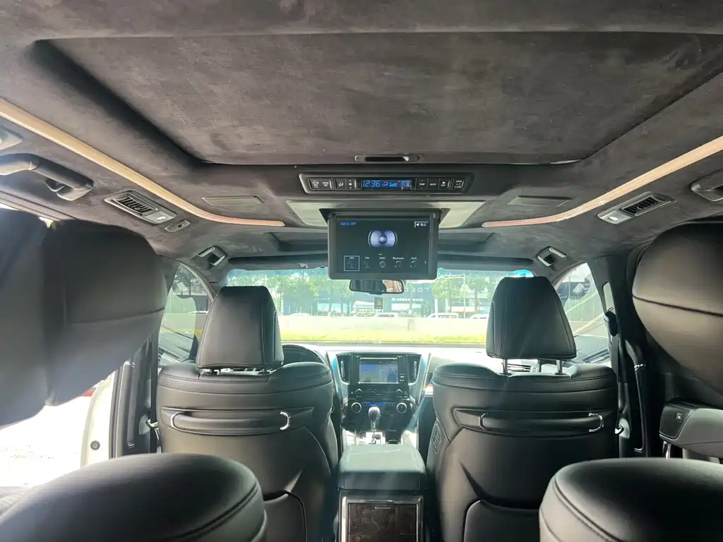Toyota Alphard 2018 — фото 15