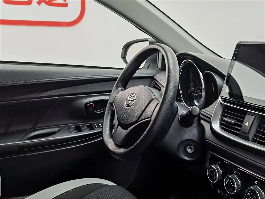 Toyota Yaris L 2021 — фото 22