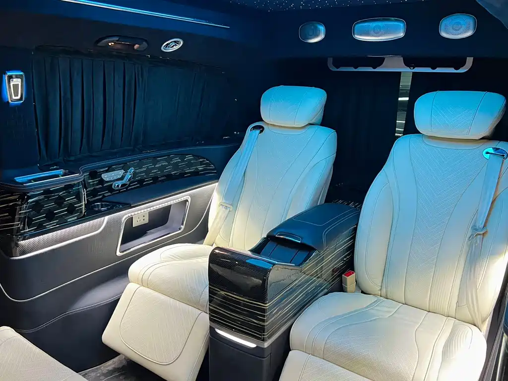 Mercedes-Benz V-Class 2022 — фото 14