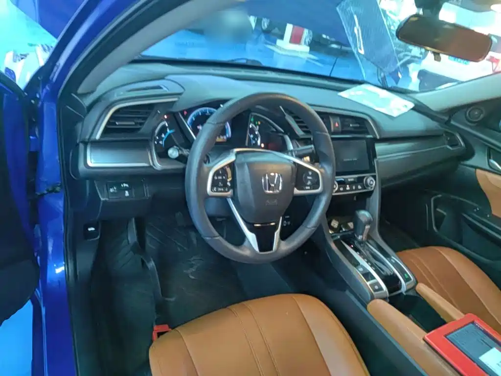 Honda Civic 2018 — фото 10