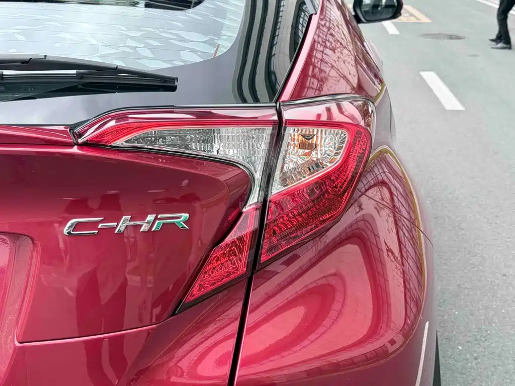 Toyota C-HR 2020 — фото 7