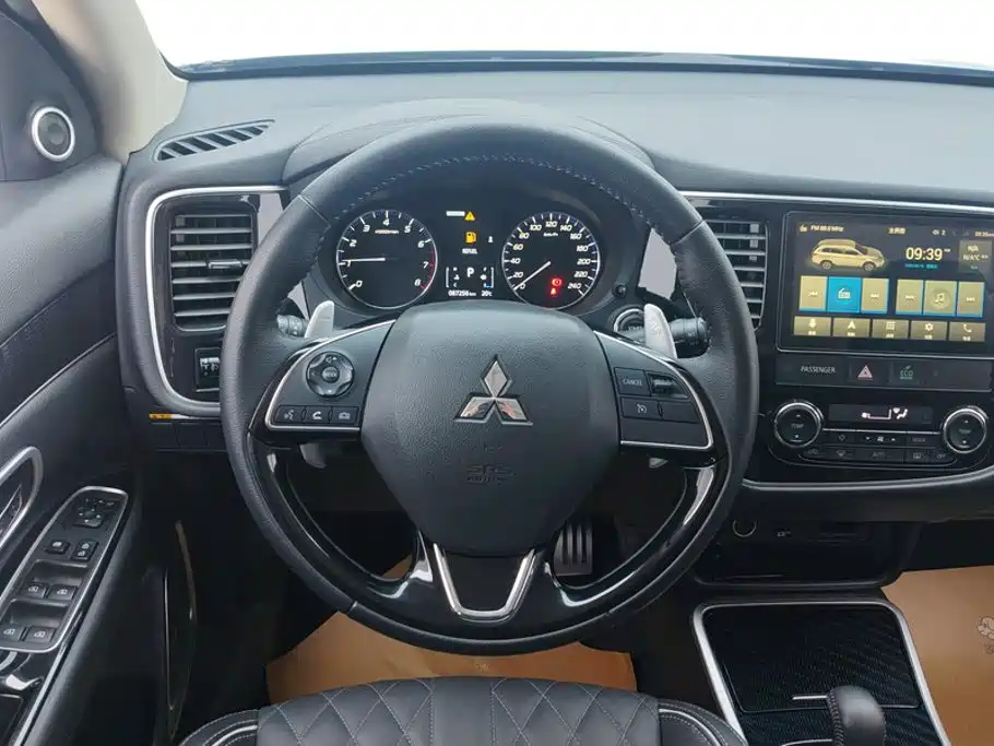 Mitsubishi Outlander 2021 — фото 15