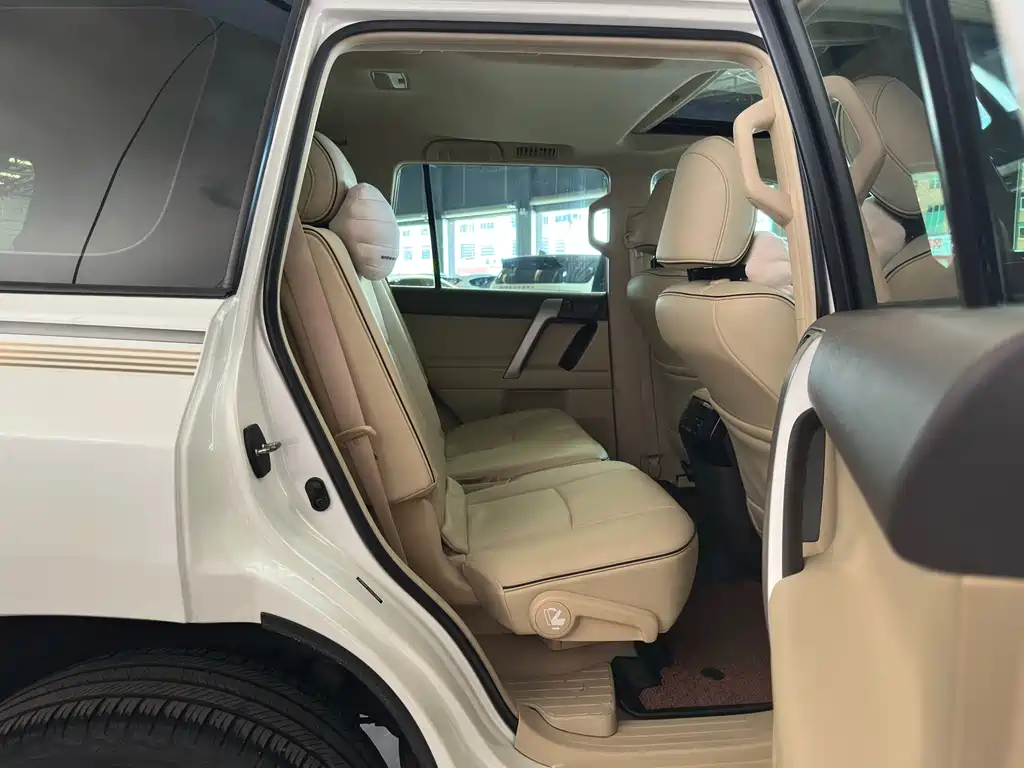 Toyota Prado 2016 — фото 13
