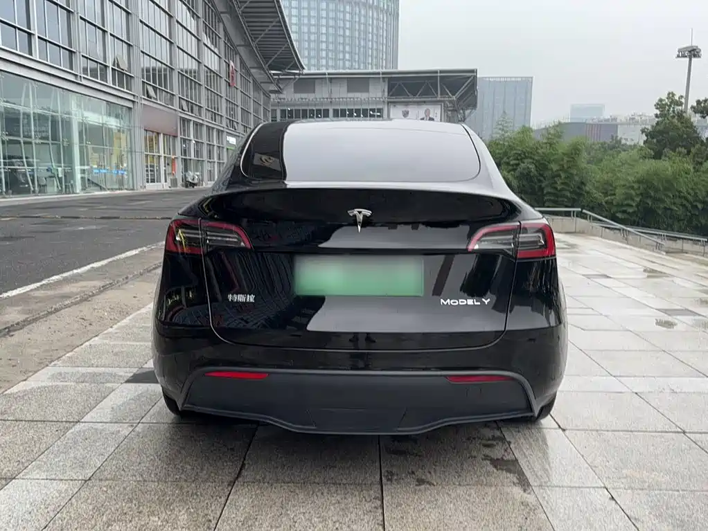 Tesla Model Y 2023 — фото 9