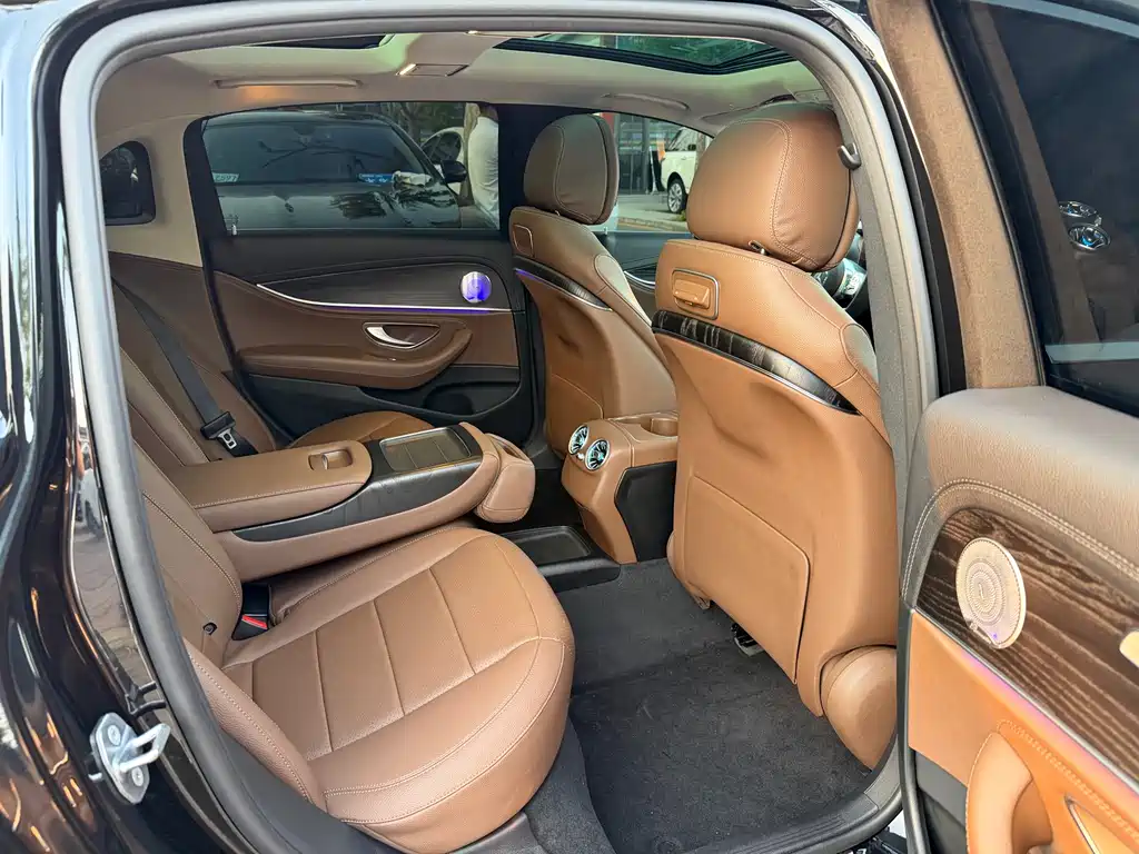 Mercedes-Benz E-Class 2019 — фото 13