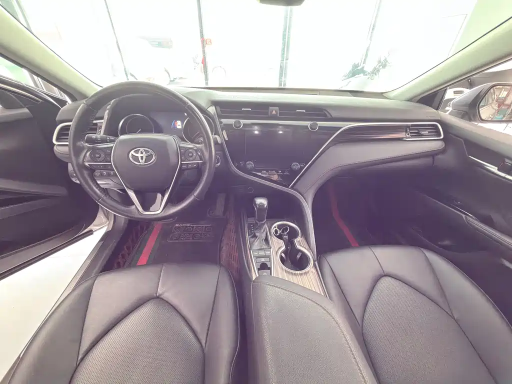 Toyota Camry 2020 — фото 7
