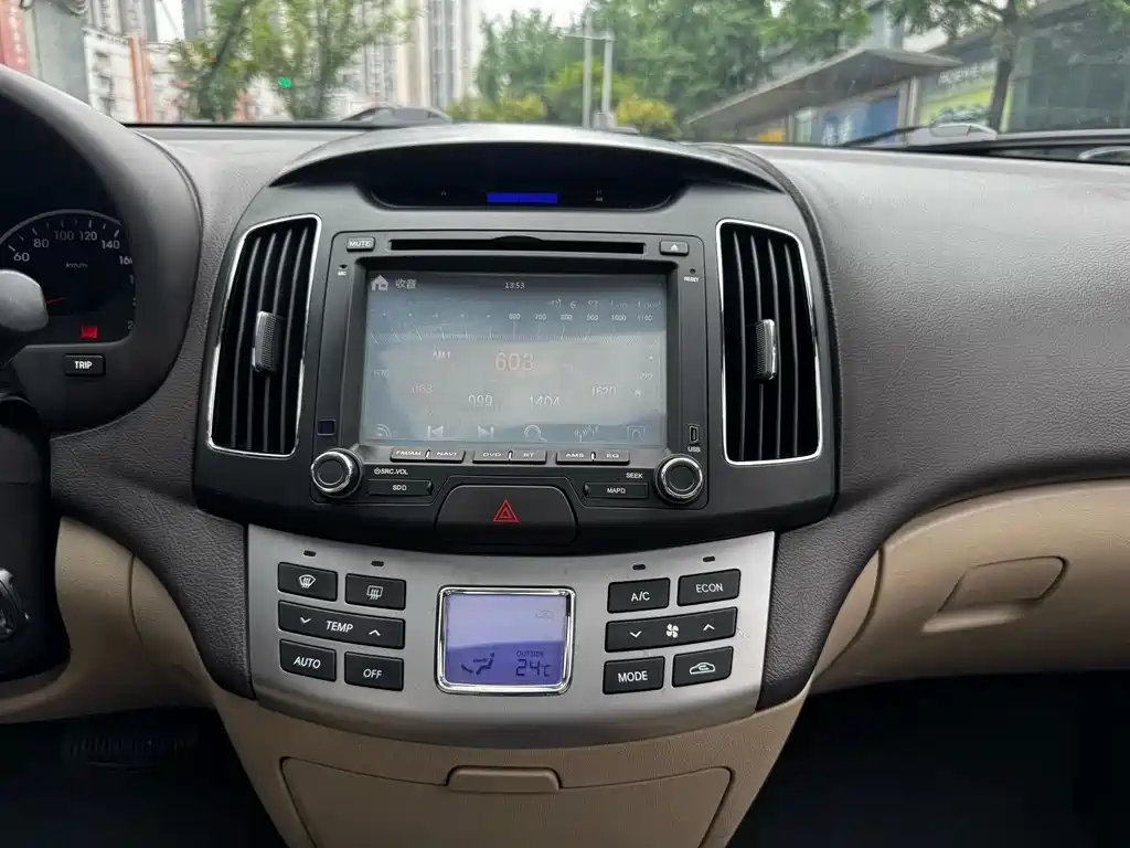 Hyundai Elantra 2015 — фото 15