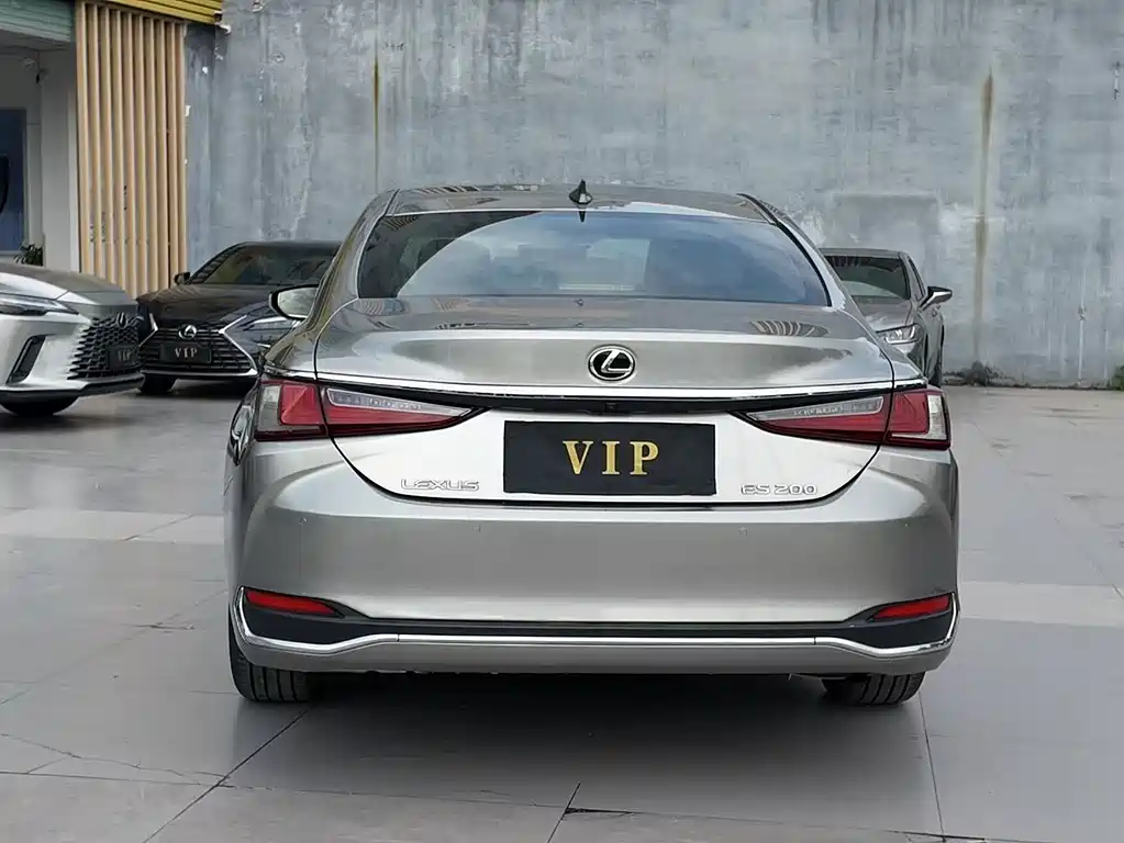 Lexus ES 2022 — фото 11