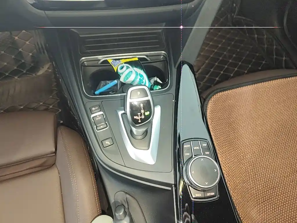 BMW 3 Series 2018 — фото 14