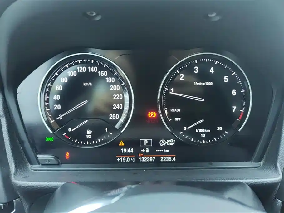 BMW 1 Series 2018 — фото 14