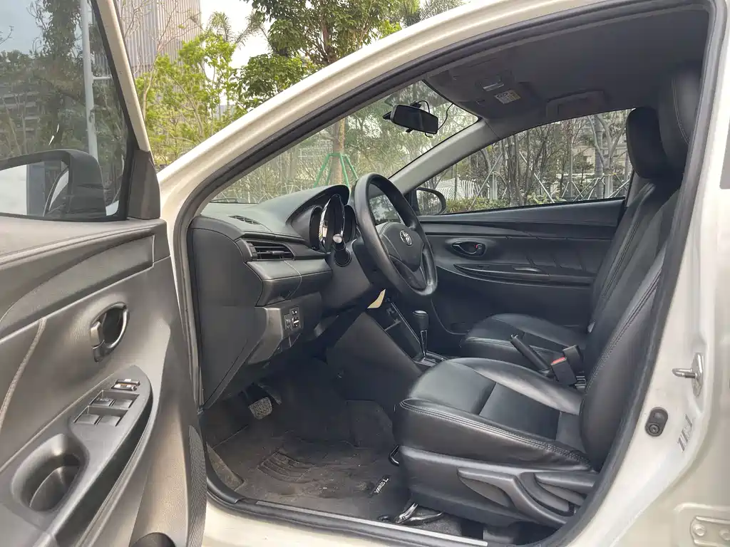Toyota Yaris L 2020 — фото 4