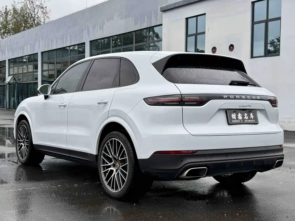 Porsche Cayenne 2023 — фото 16