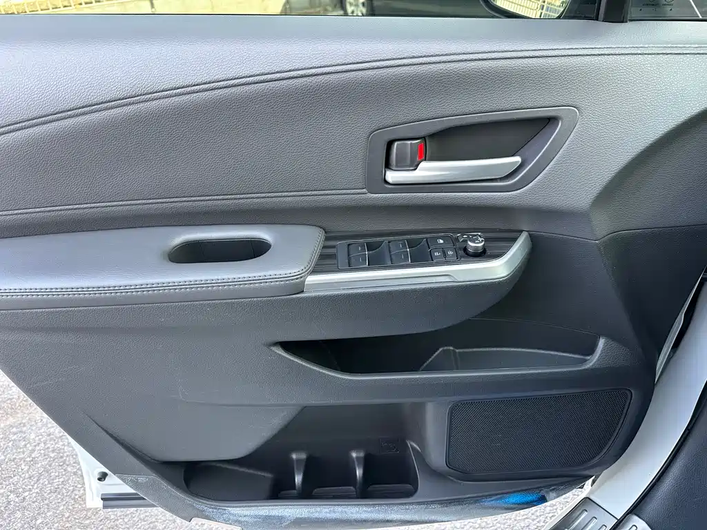 Toyota Sienna 2023 — фото 18
