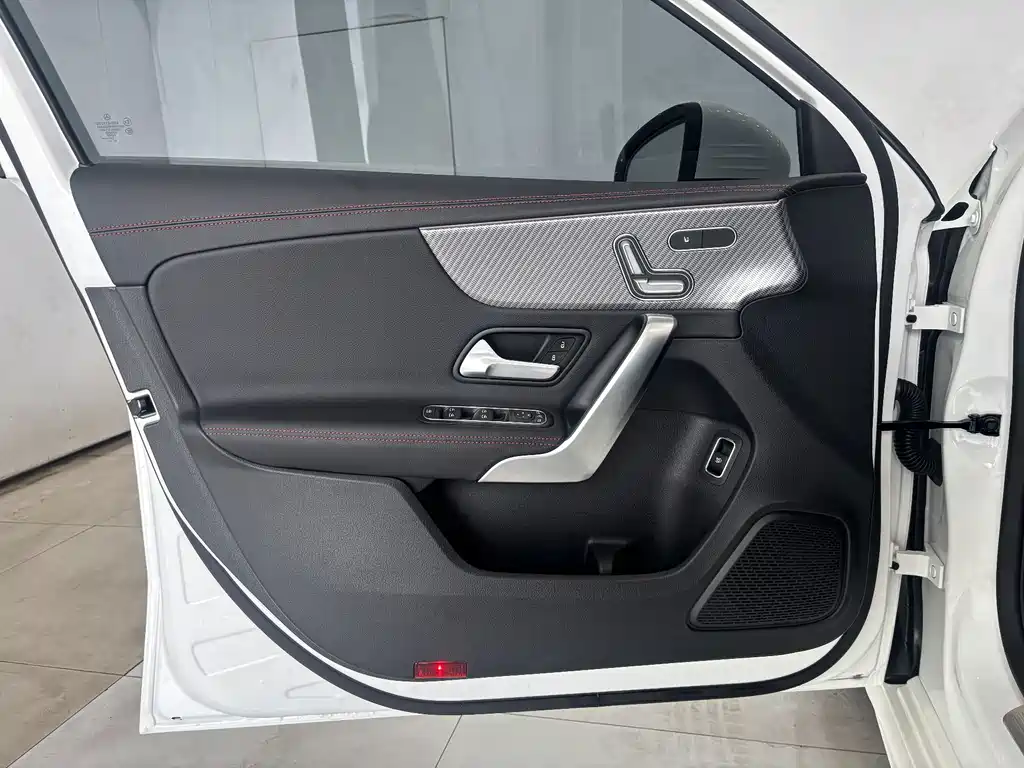 Mercedes-Benz A-Class 2025 — фото 11